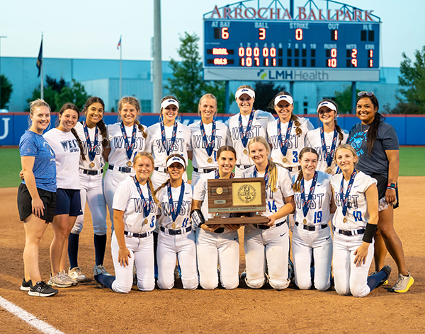 softball team with their state trophy
